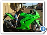 Léo na moto de seu padrinho